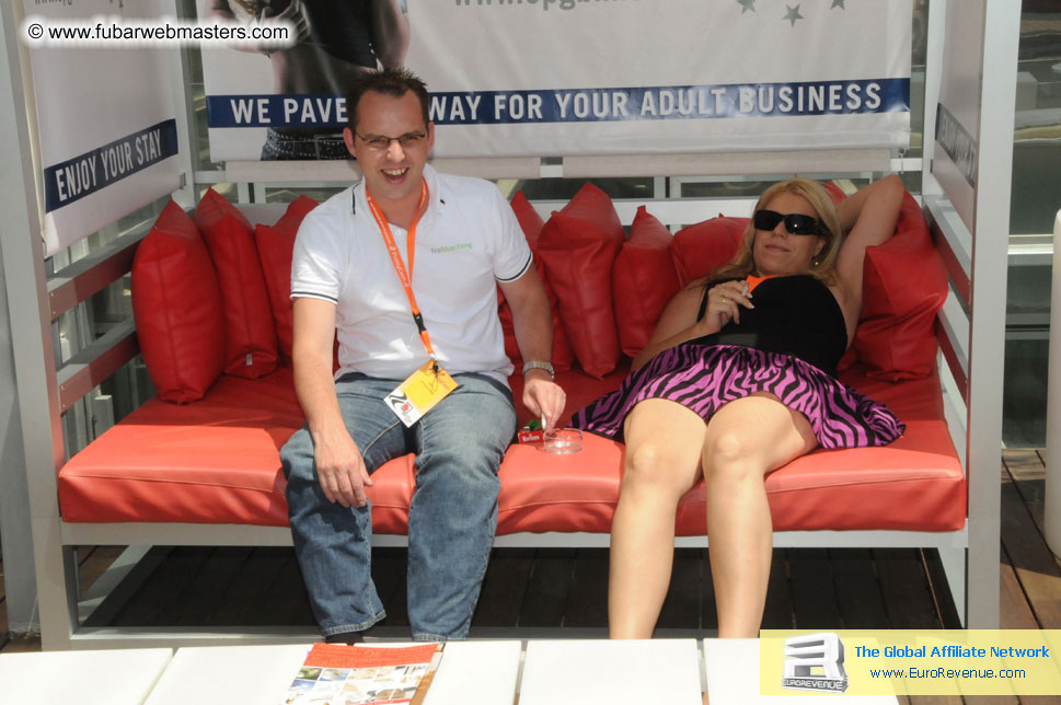 ME Hotel, registration and the show