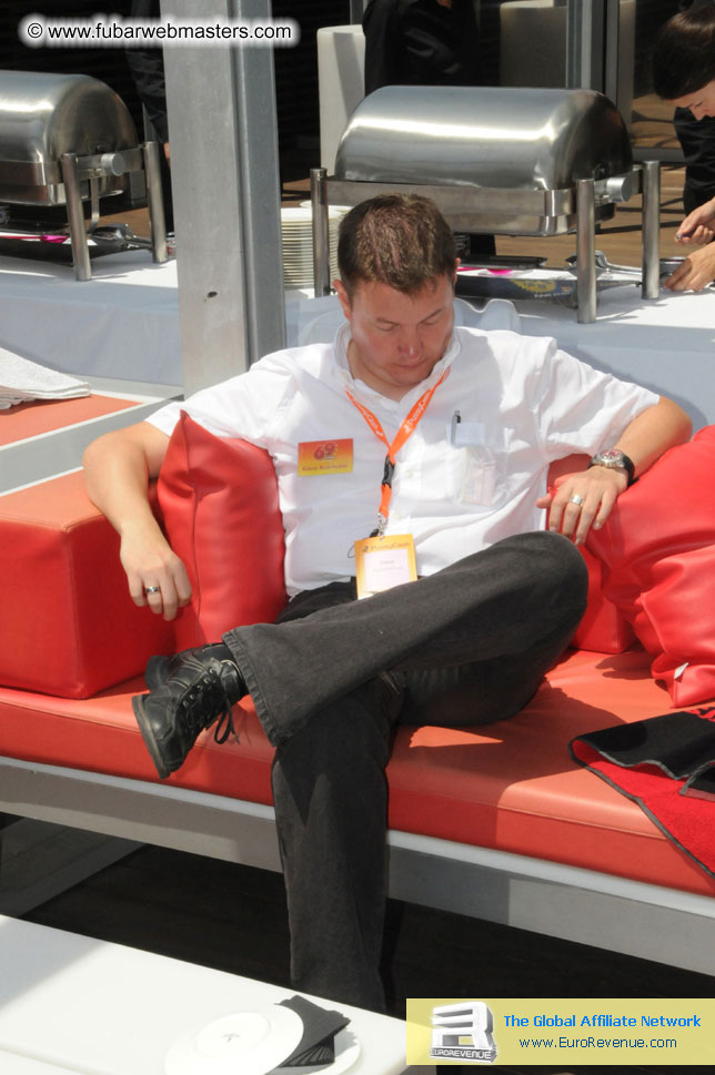 ME Hotel, registration and the show