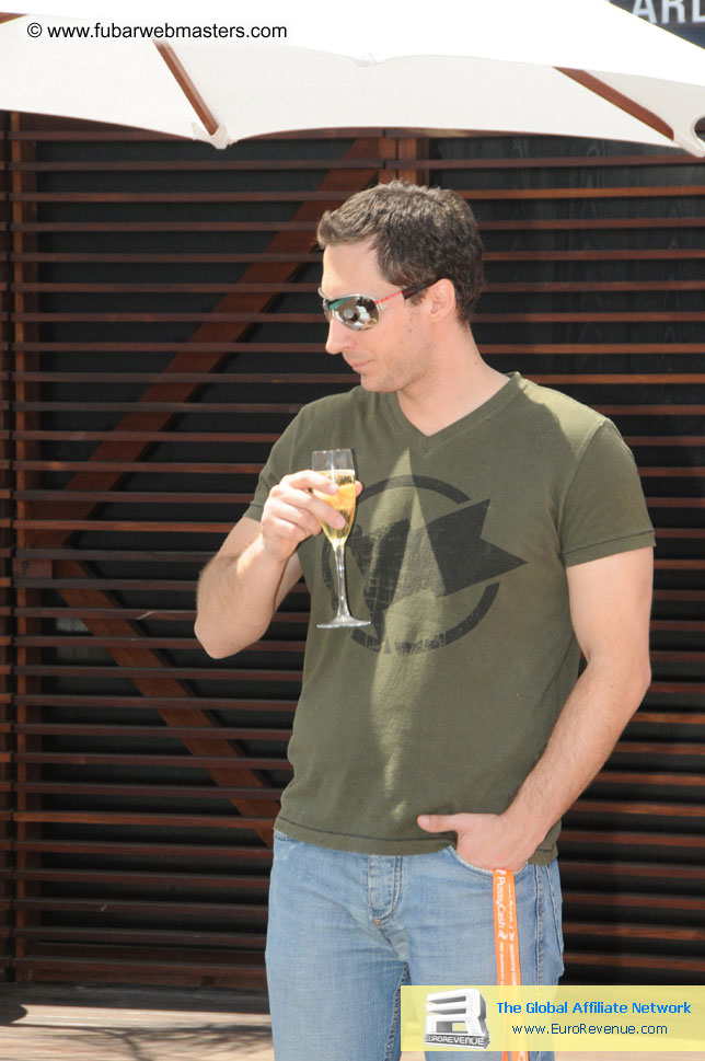 ME Hotel, registration and the show