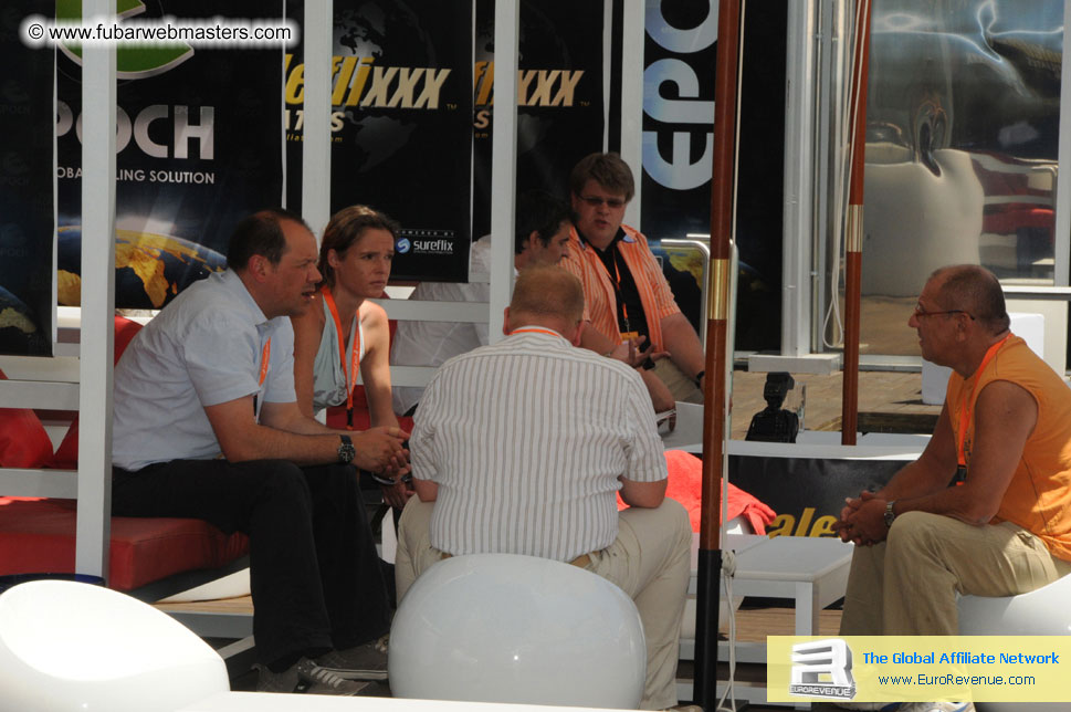 ME Hotel, registration and the show