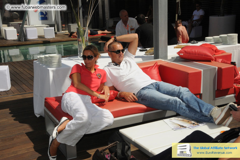 ME Hotel, registration and the show