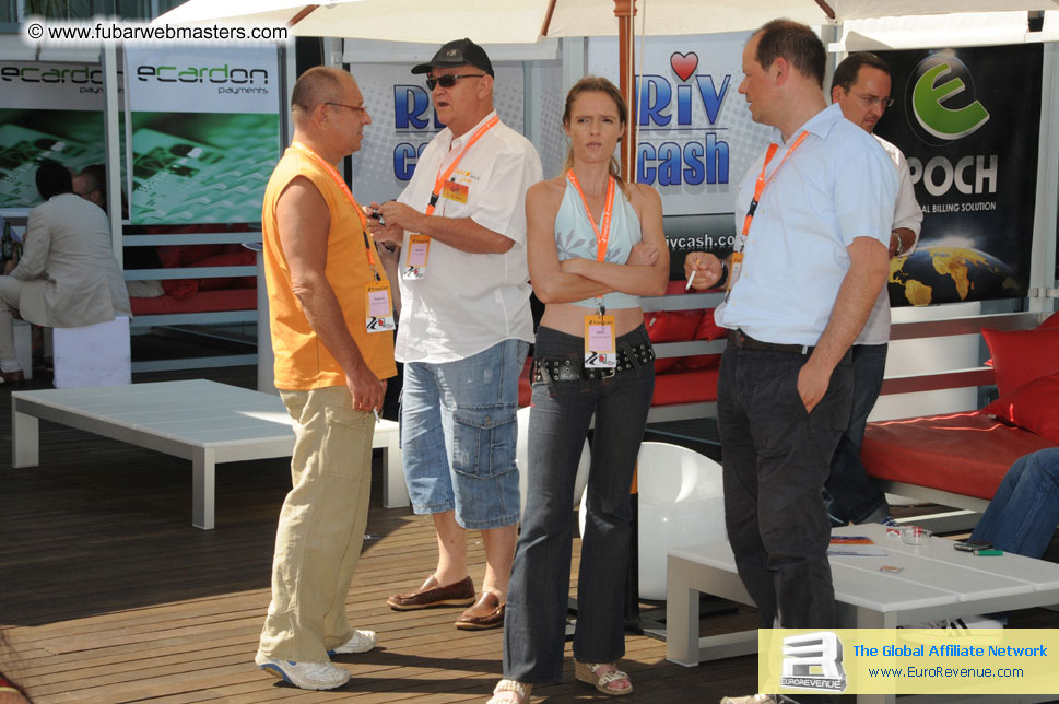 ME Hotel, registration and the show