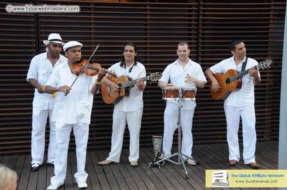 ¿Undress for Success¿Party