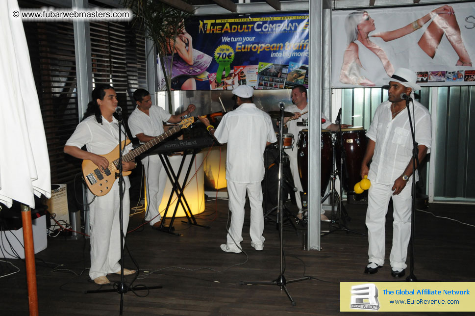 ¿Undress for Success¿Party