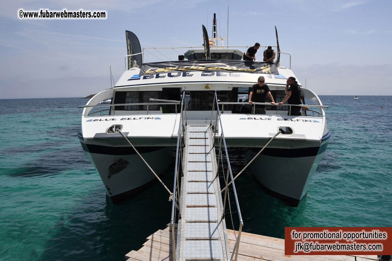 Boat Trip with Cool Drinks & Hot Girls