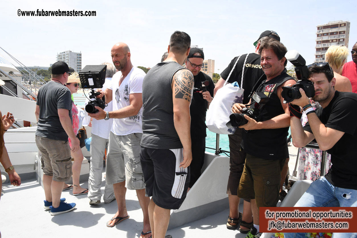 Boat Trip with Cool Drinks & Hot Girls