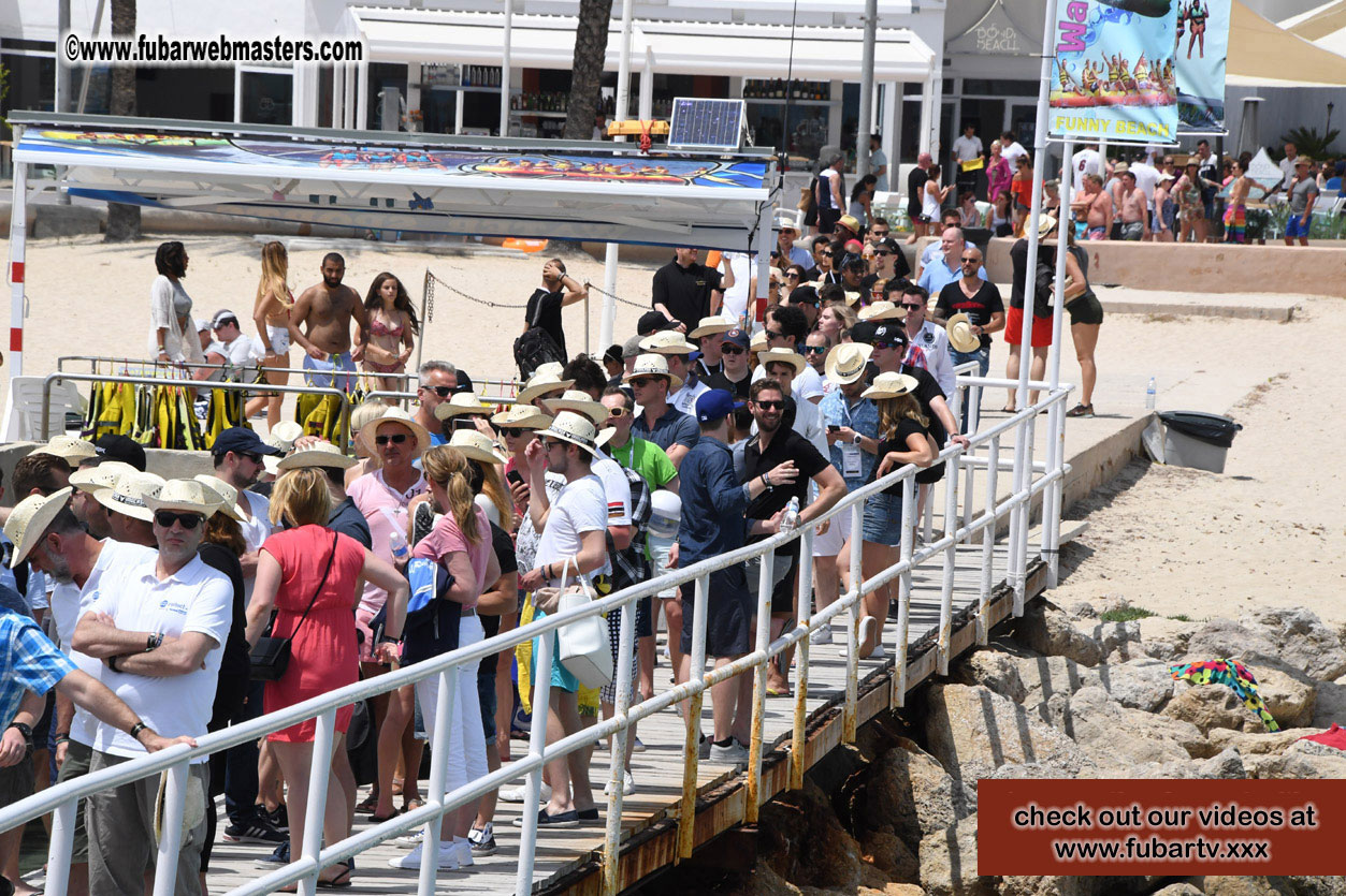 Boat Trip with Cool Drinks & Hot Girls