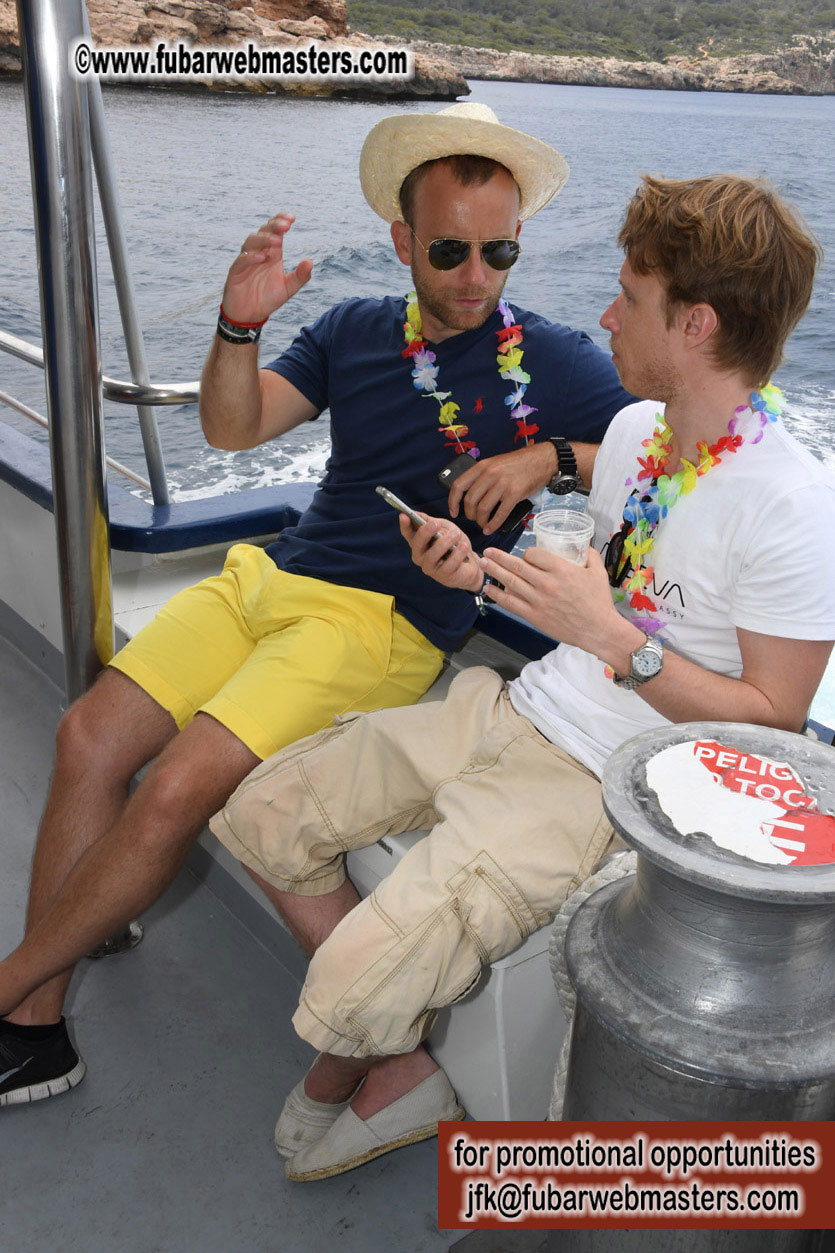 Boat Trip with Cool Drinks & Hot Girls