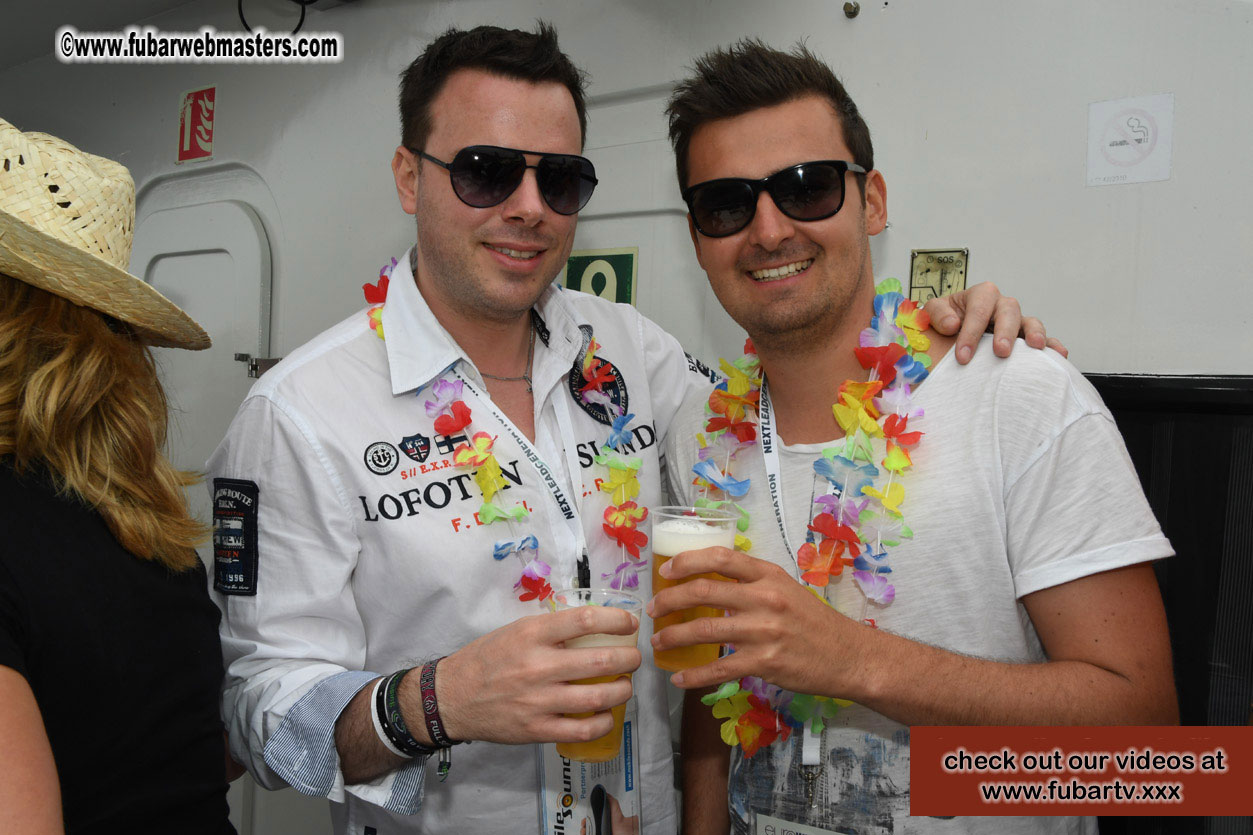 Boat Trip with Cool Drinks & Hot Girls