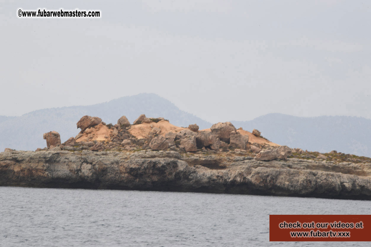 Boat Trip with Cool Drinks & Hot Girls