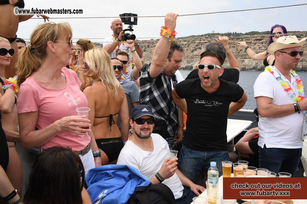 Boat Trip with Cool Drinks & Hot Girls