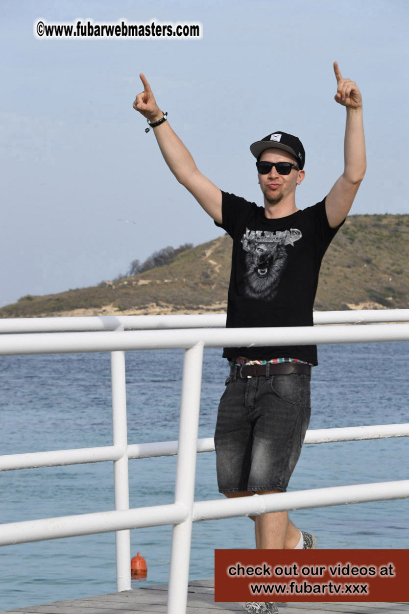 Boat Trip with Cool Drinks & Hot Girls