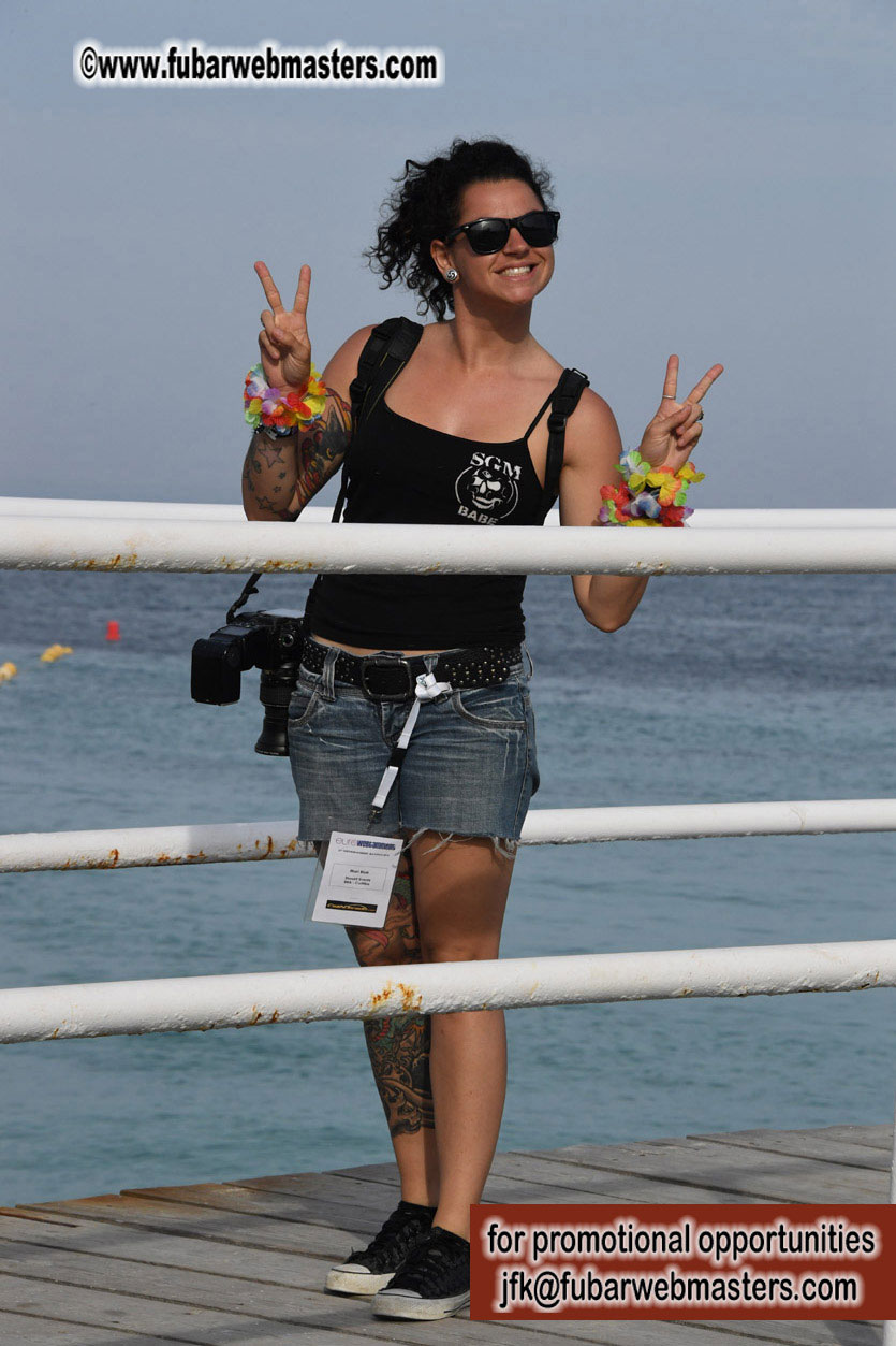 Boat Trip with Cool Drinks & Hot Girls