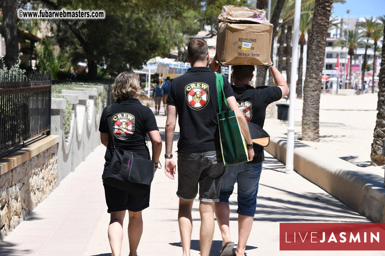 Boat Trip with Cool Drinks & Hot Girls