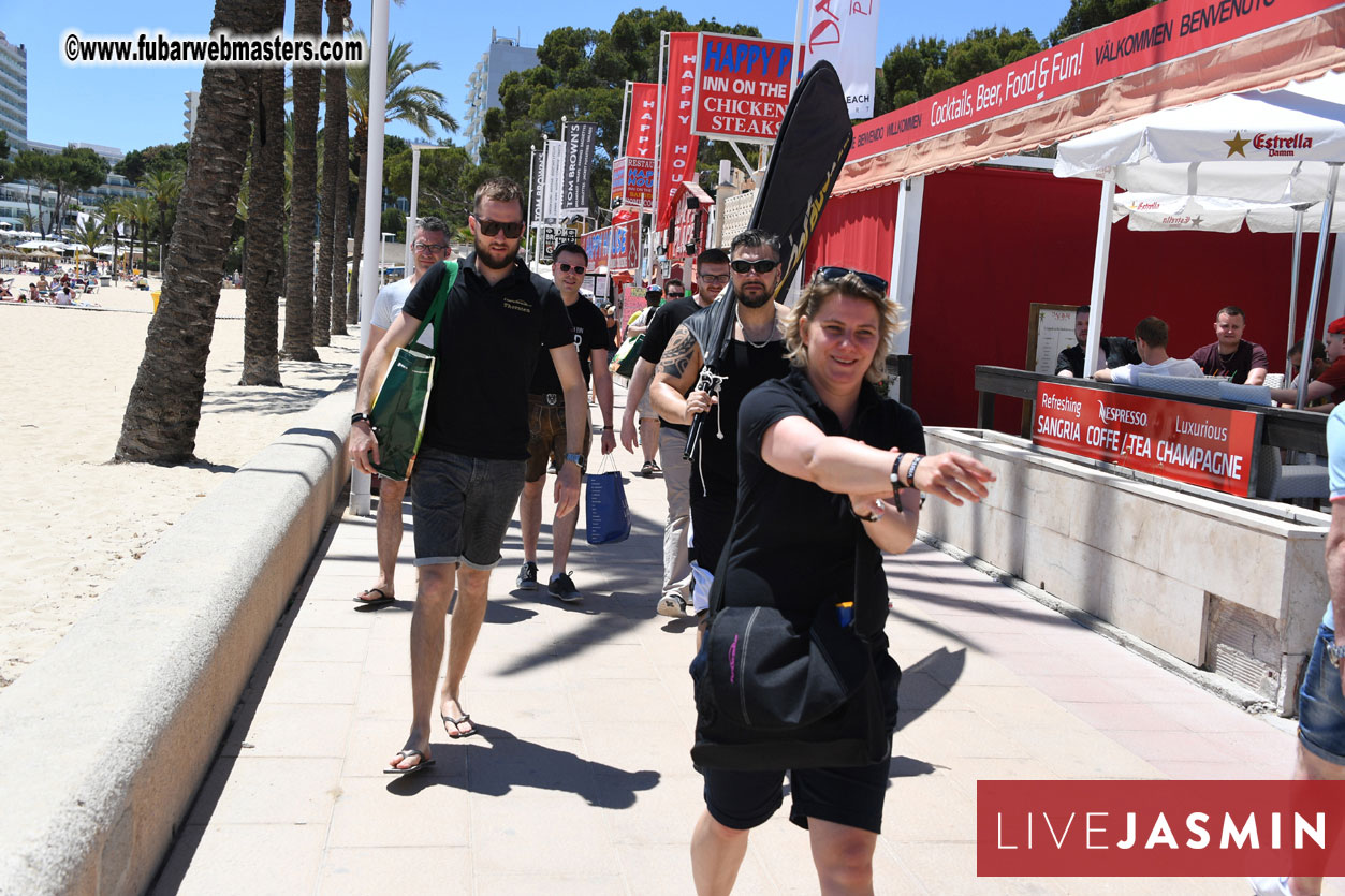 Boat Trip with Cool Drinks & Hot Girls
