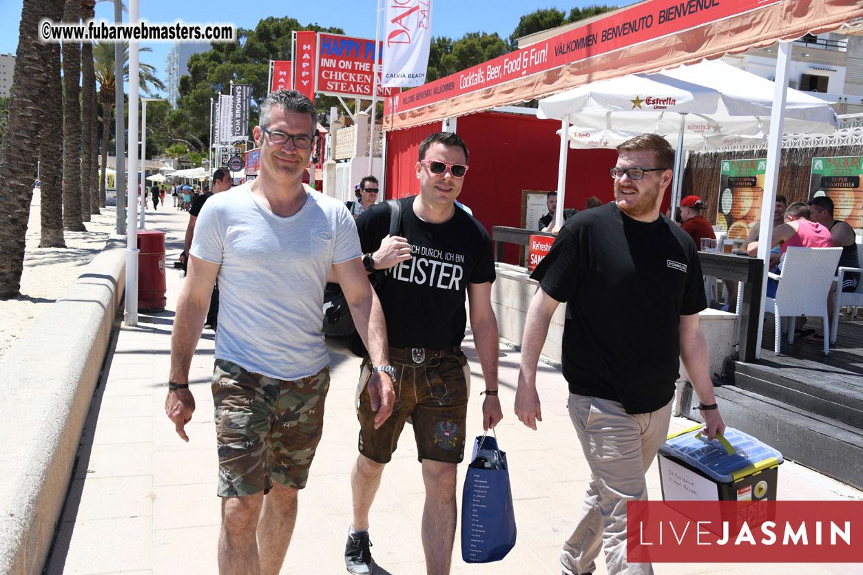 Boat Trip with Cool Drinks & Hot Girls