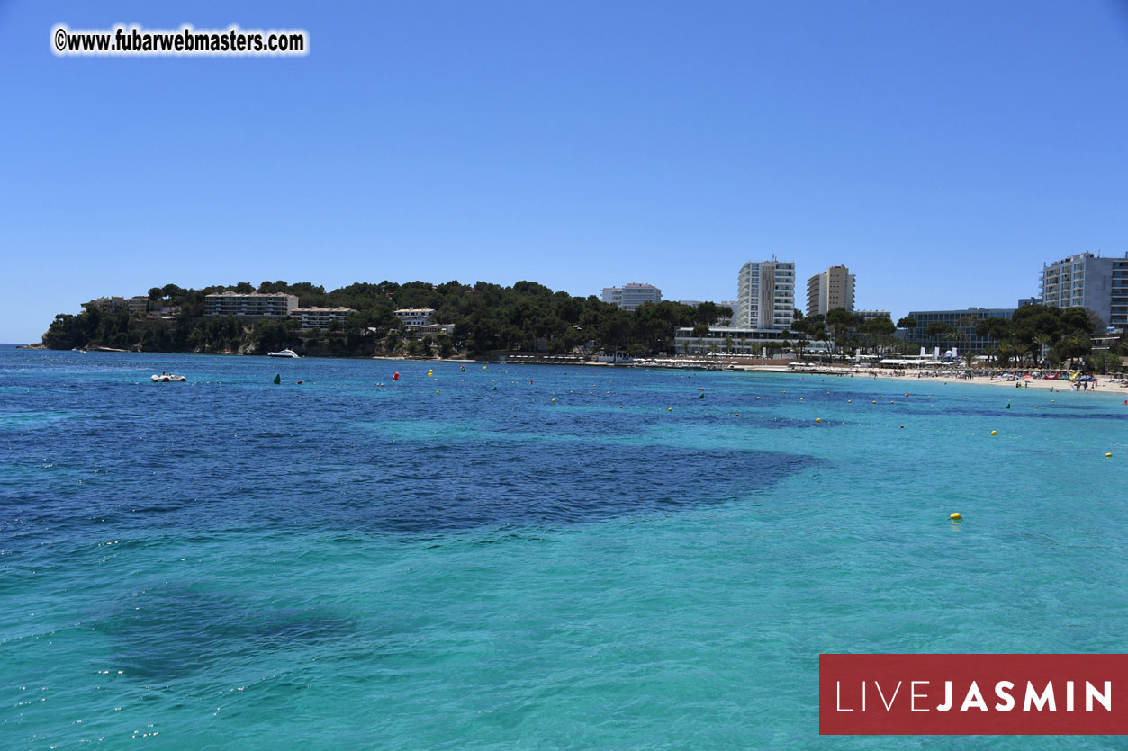 Boat Trip with Cool Drinks & Hot Girls