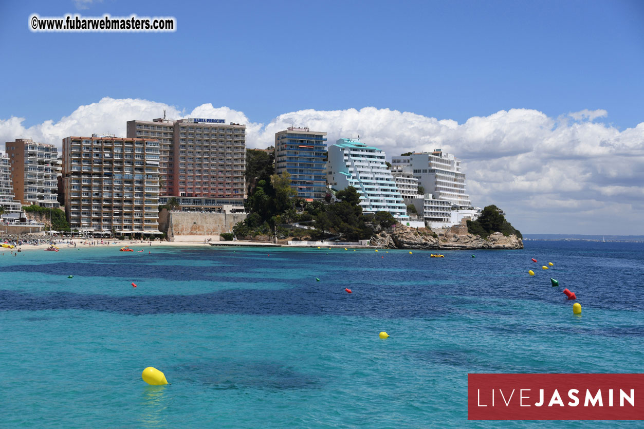 Boat Trip with Cool Drinks & Hot Girls