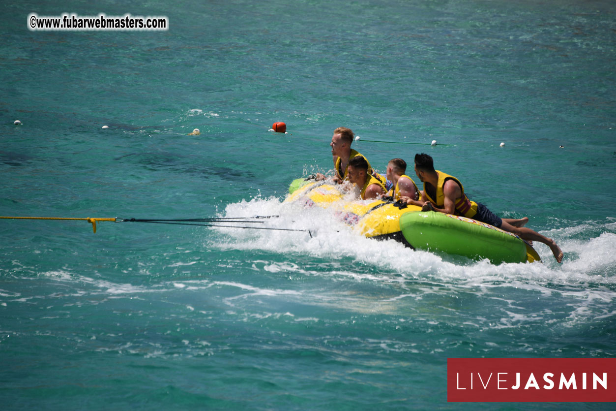 Boat Trip with Cool Drinks & Hot Girls