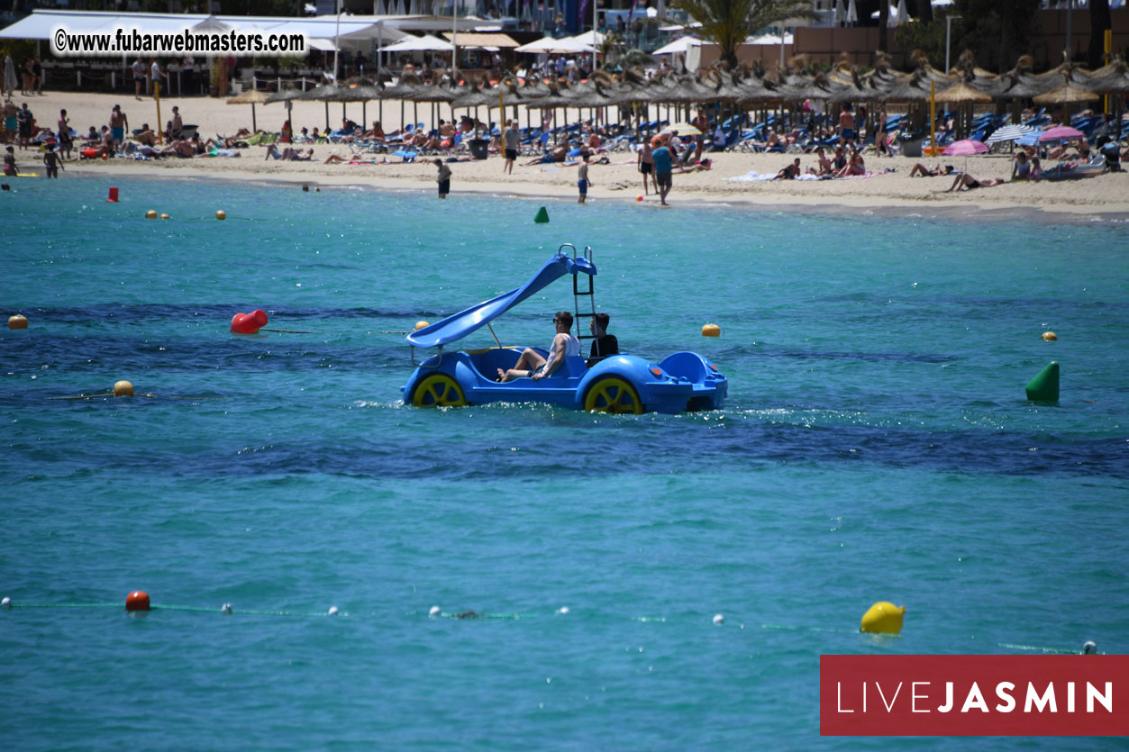 Boat Trip with Cool Drinks & Hot Girls