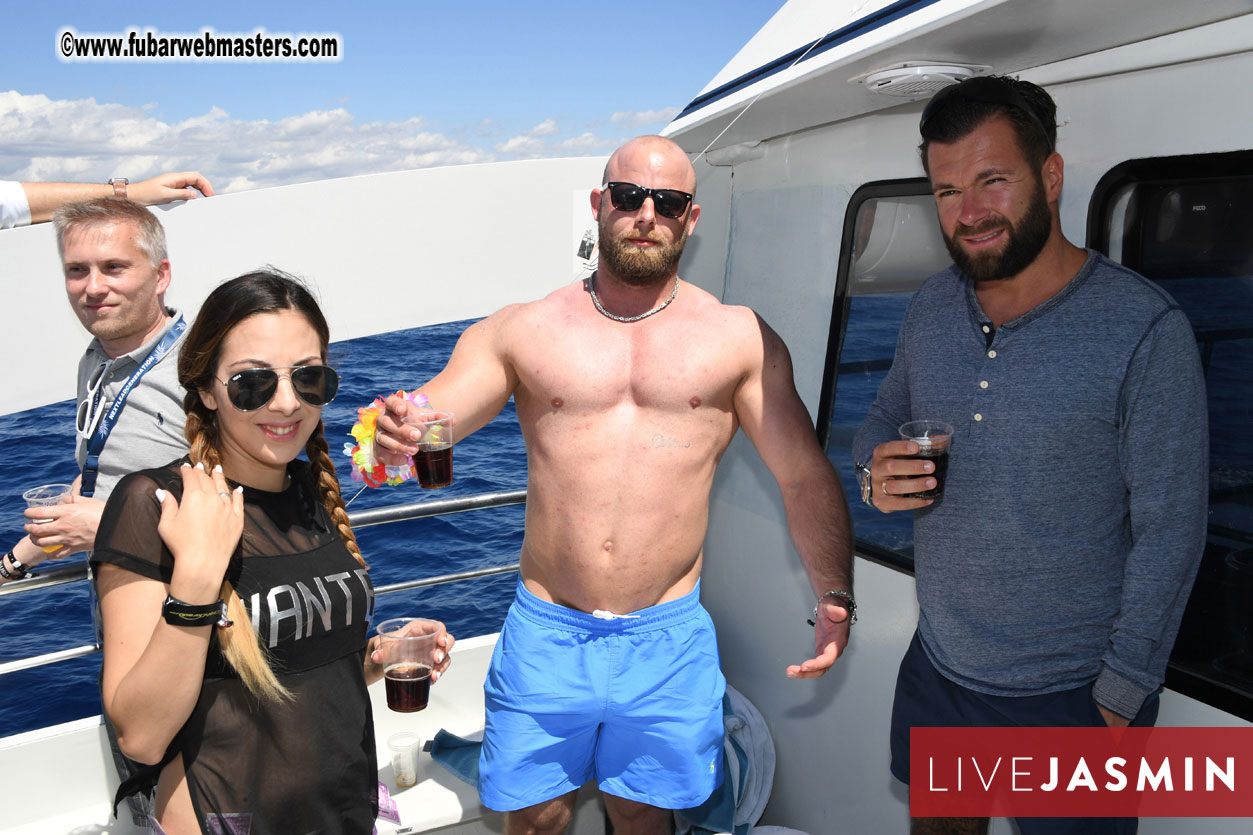Boat Trip with Cool Drinks & Hot Girls