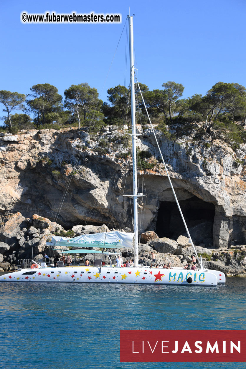 Boat Trip with Cool Drinks & Hot Girls