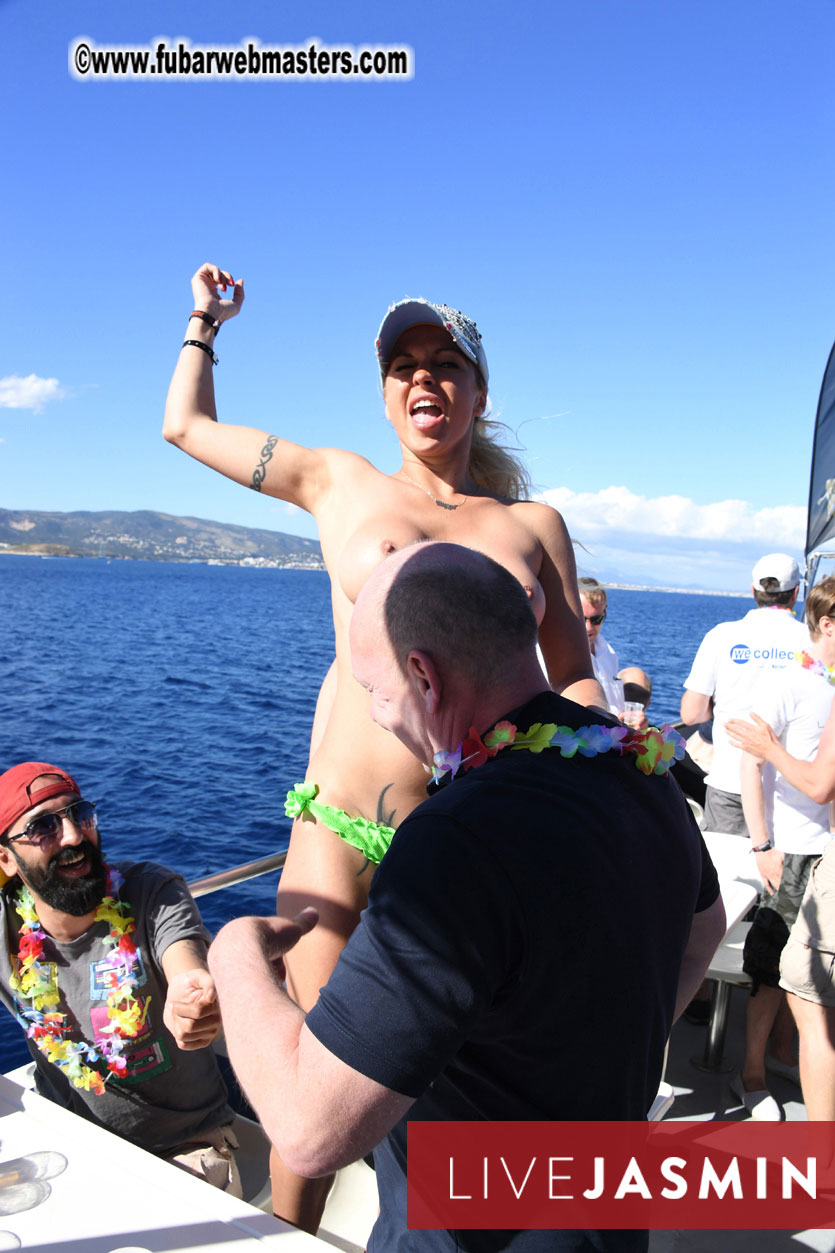 Boat Trip with Cool Drinks & Hot Girls