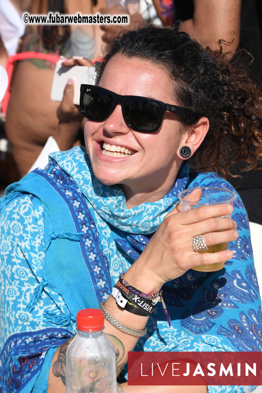 Boat Trip with Cool Drinks & Hot Girls