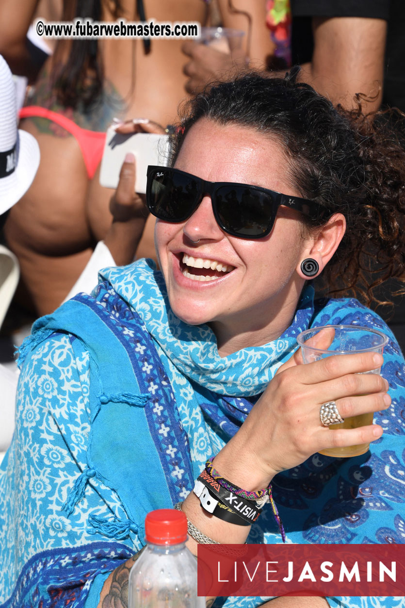 Boat Trip with Cool Drinks & Hot Girls