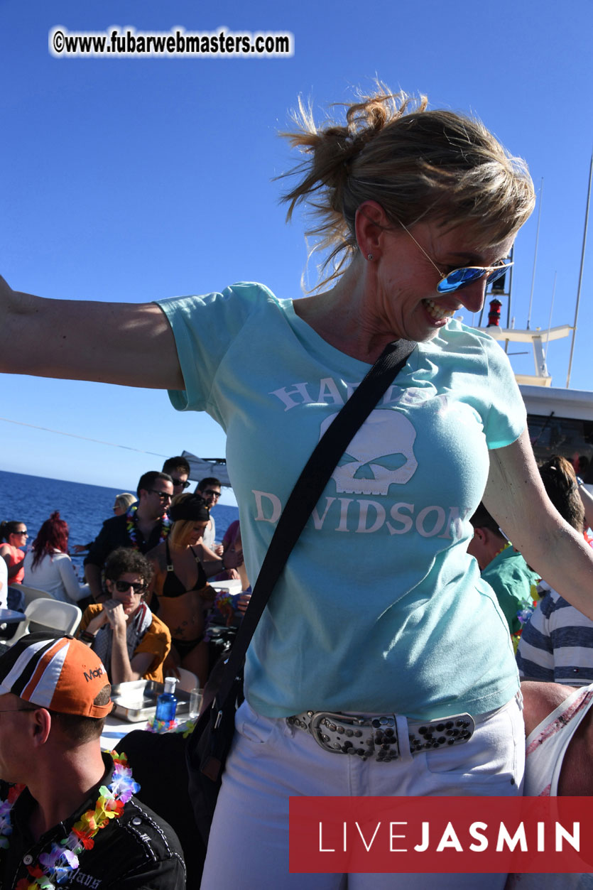 Boat Trip with Cool Drinks & Hot Girls