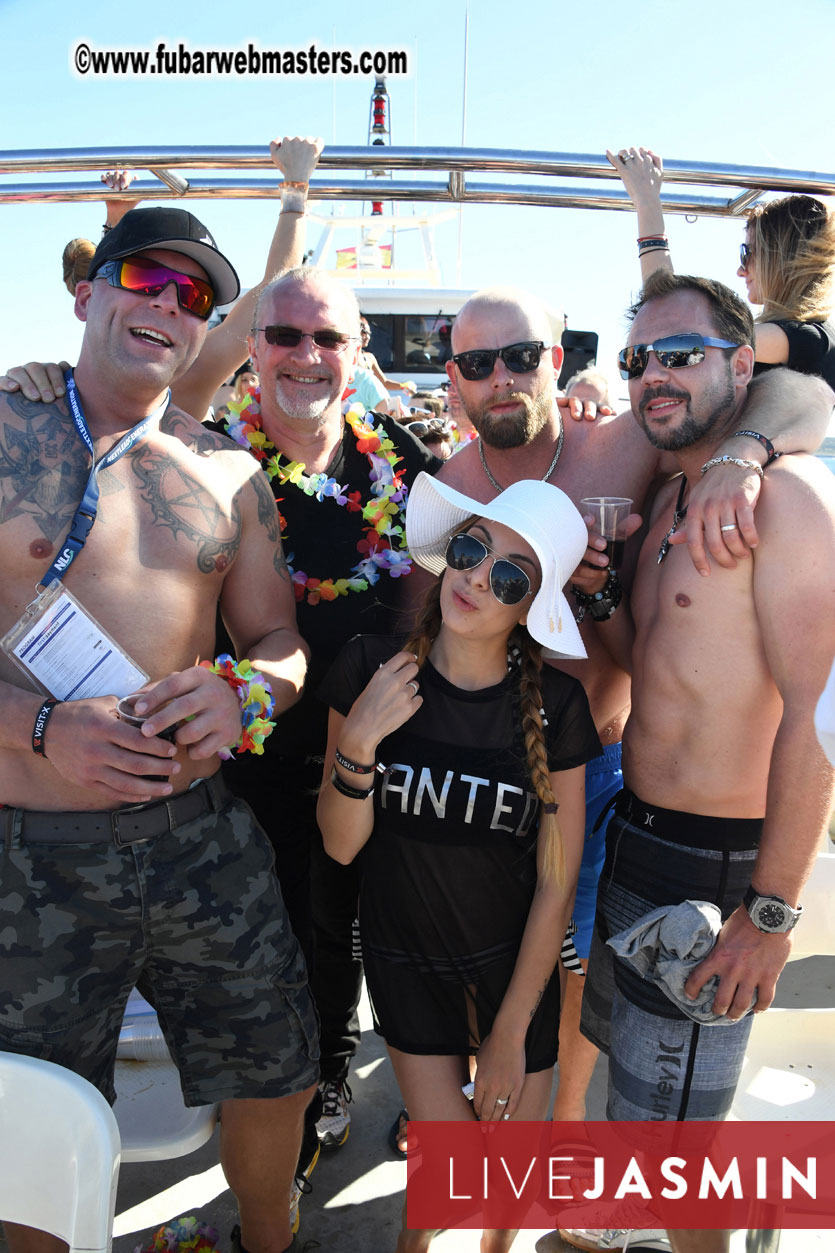 Boat Trip with Cool Drinks & Hot Girls