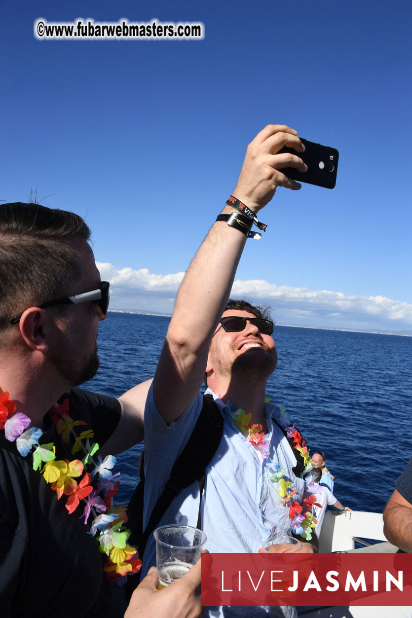 Boat Trip with Cool Drinks & Hot Girls