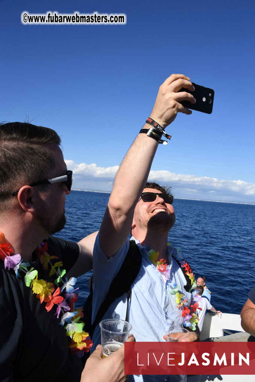 Boat Trip with Cool Drinks & Hot Girls
