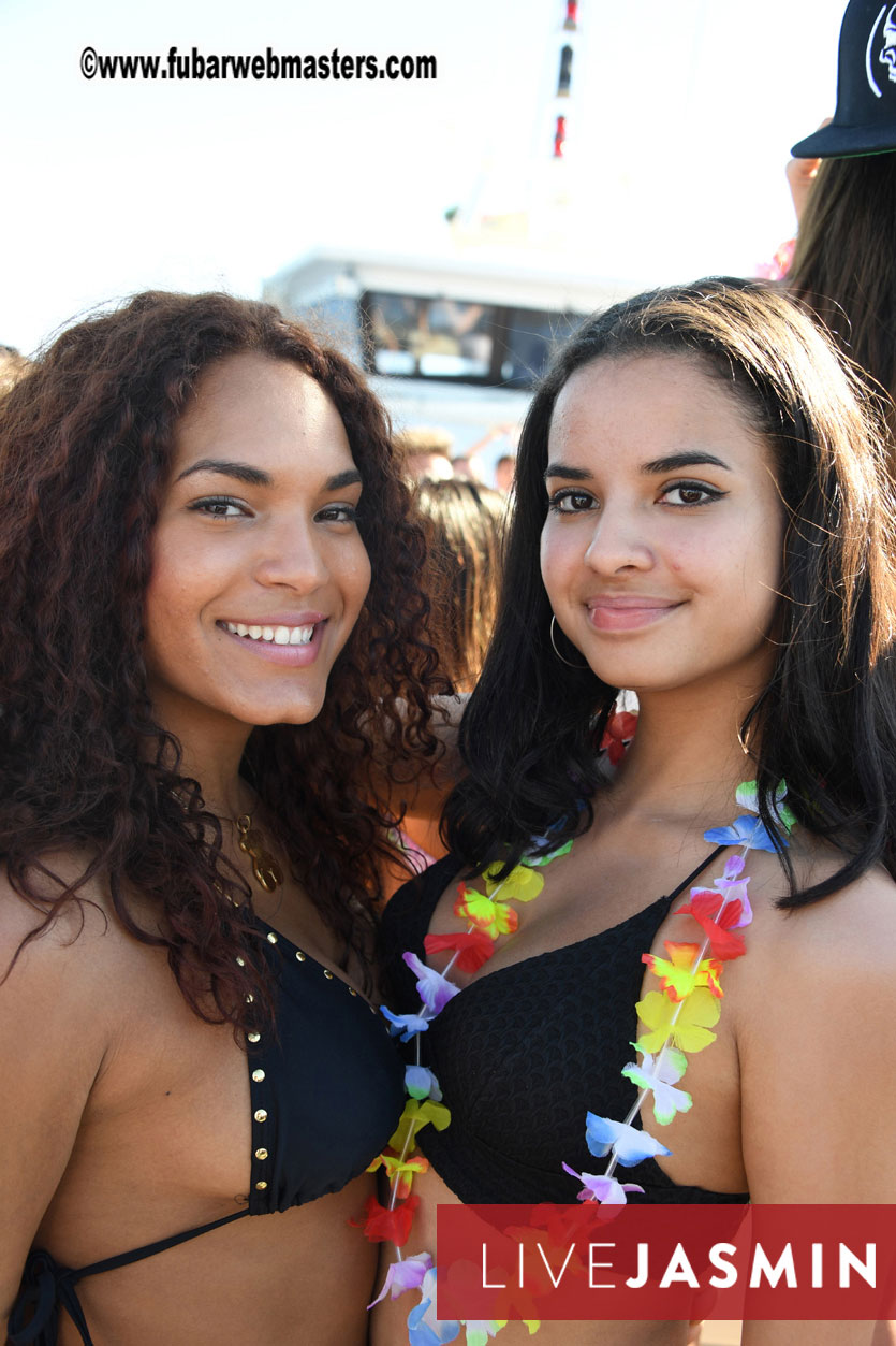 Boat Trip with Cool Drinks & Hot Girls