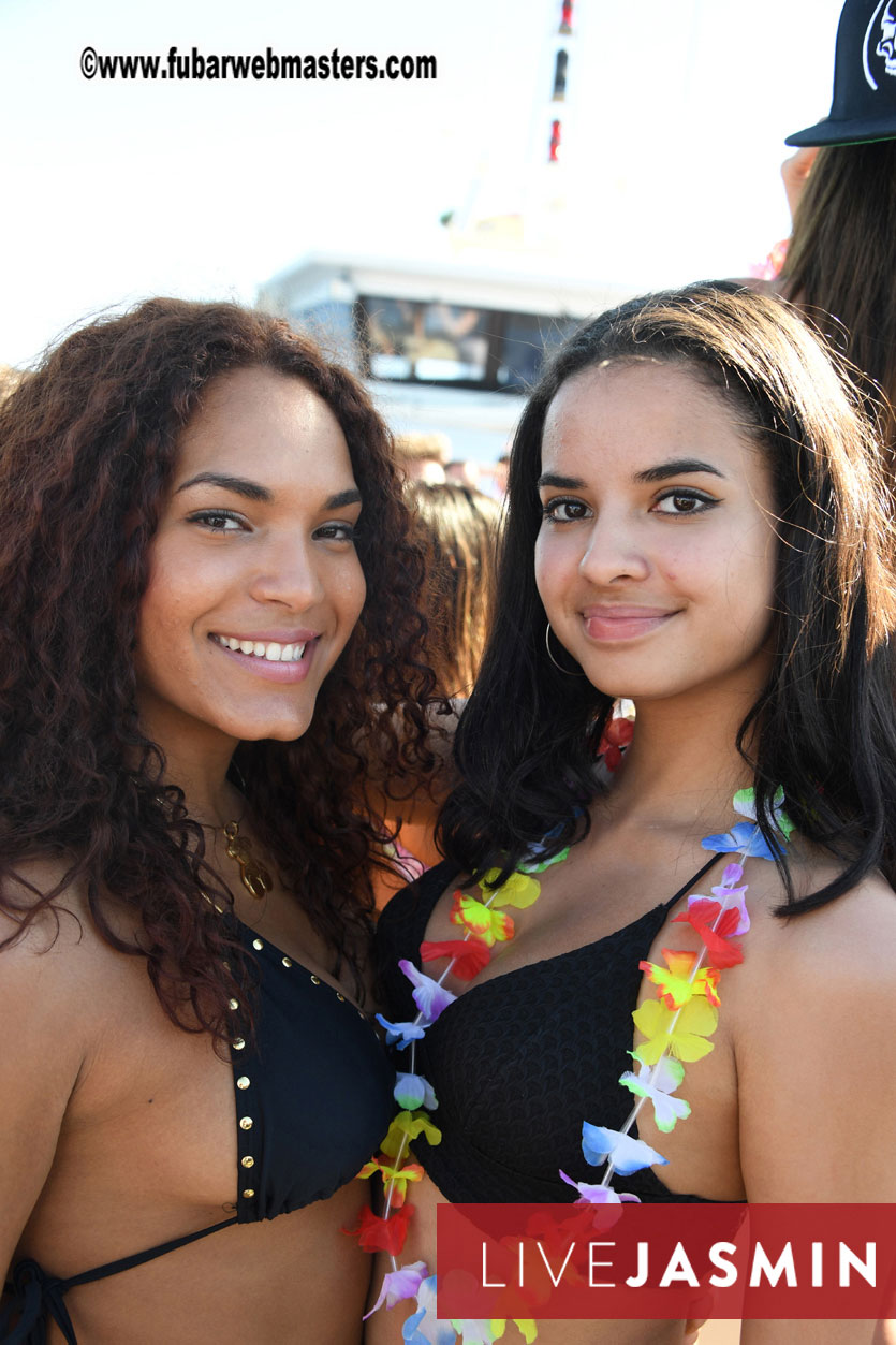 Boat Trip with Cool Drinks & Hot Girls