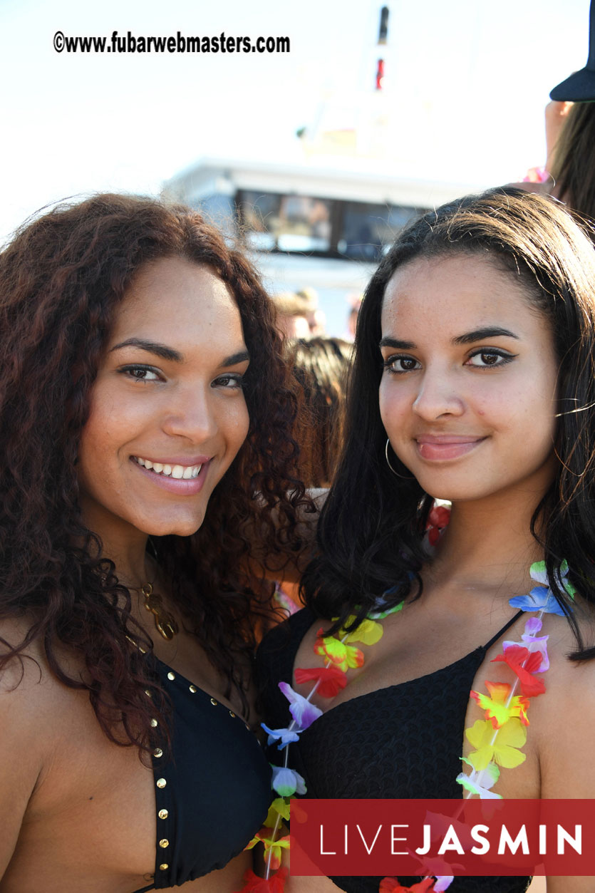 Boat Trip with Cool Drinks & Hot Girls