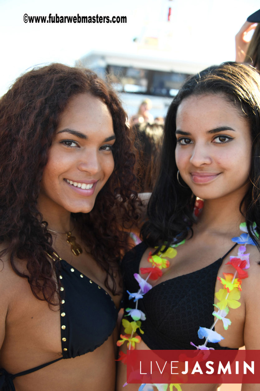 Boat Trip with Cool Drinks & Hot Girls