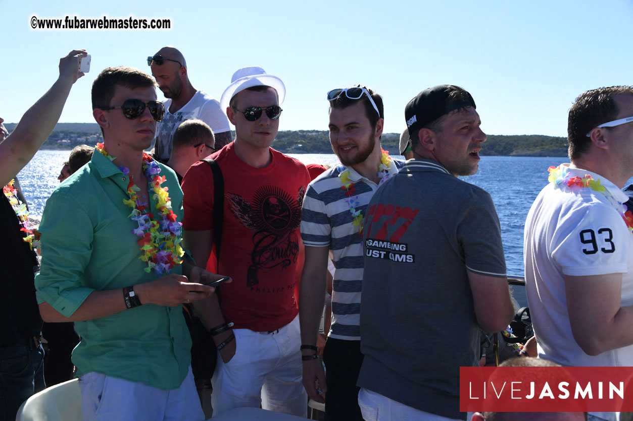 Boat Trip with Cool Drinks & Hot Girls