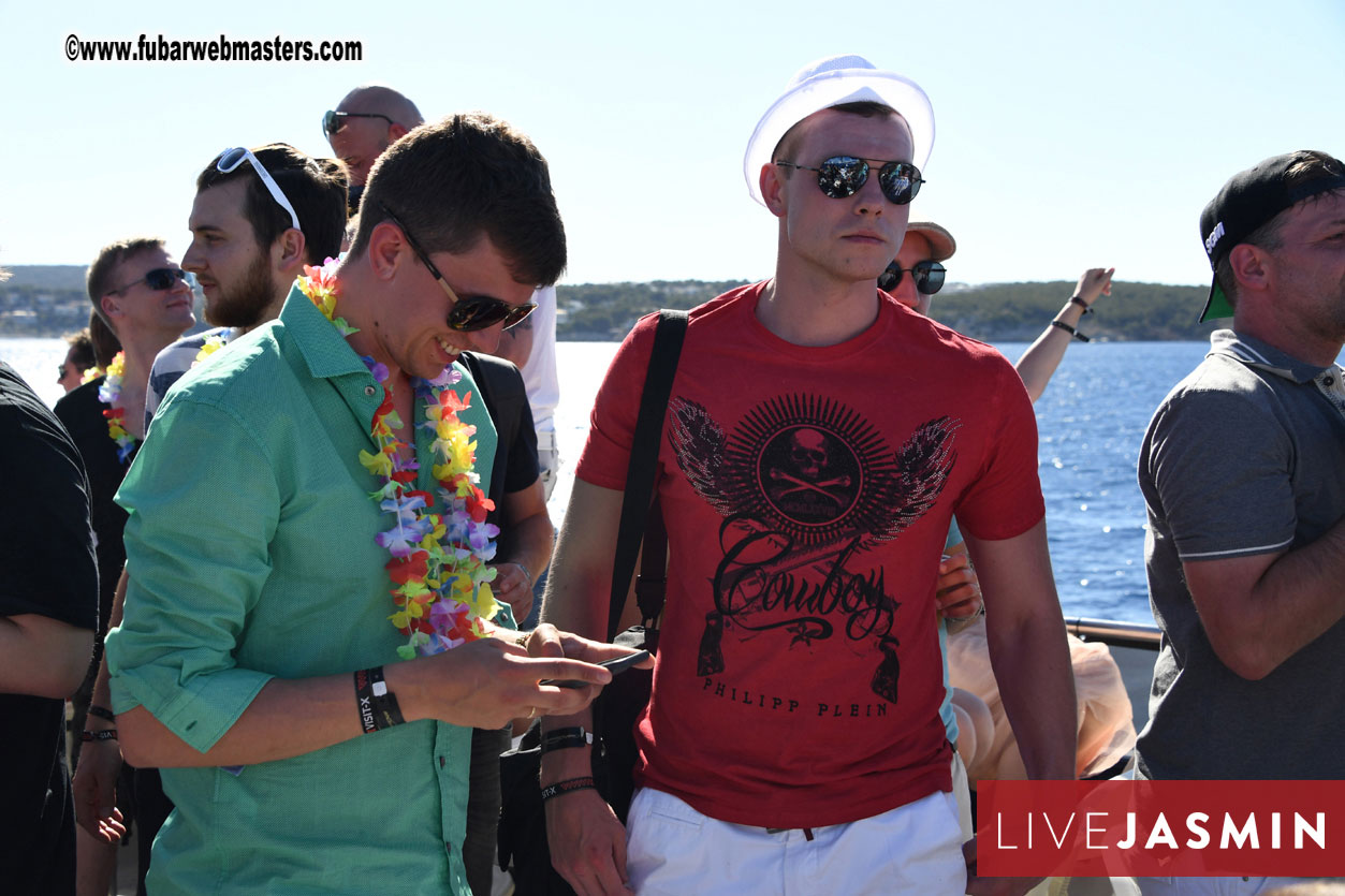 Boat Trip with Cool Drinks & Hot Girls