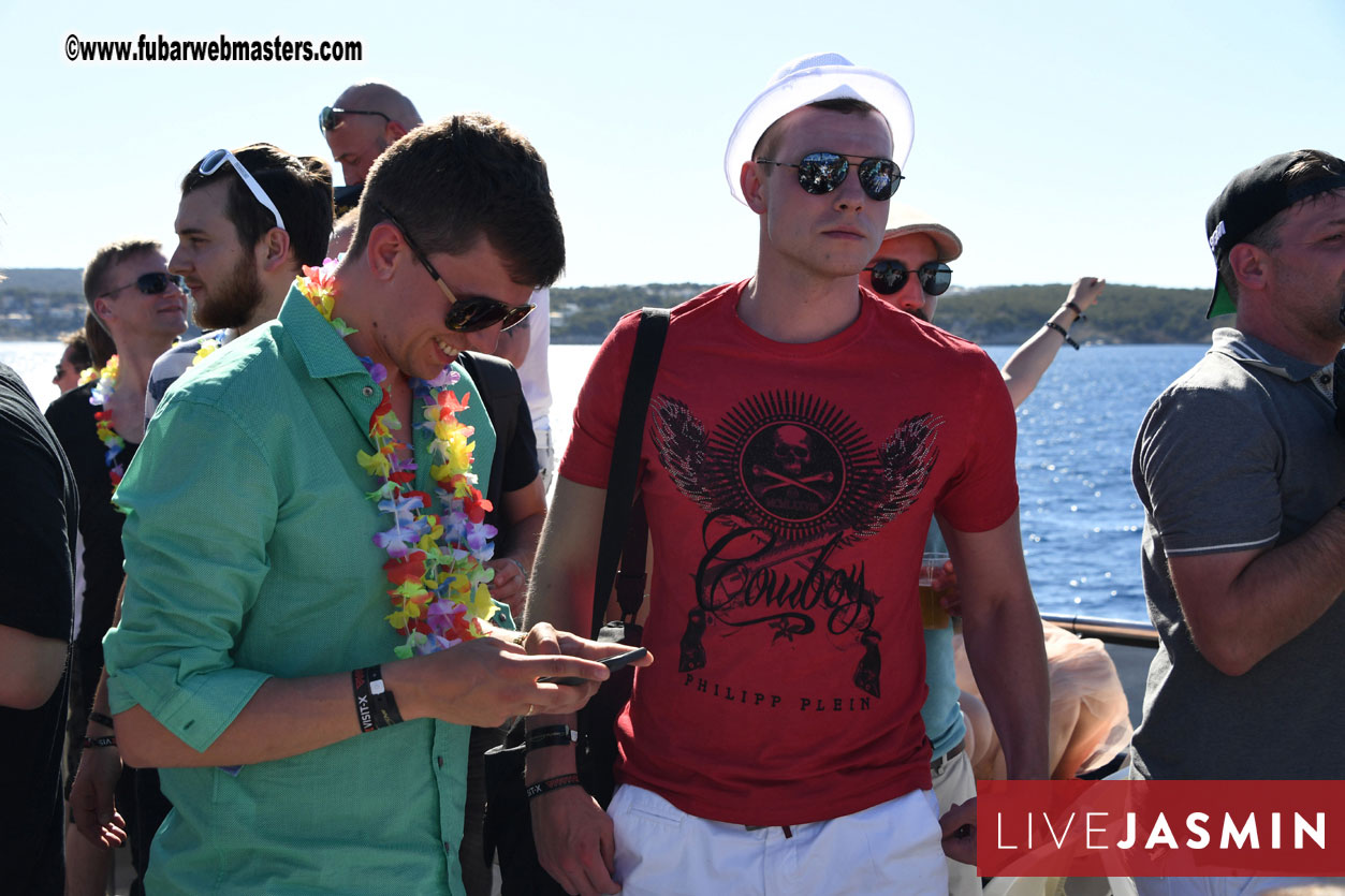 Boat Trip with Cool Drinks & Hot Girls