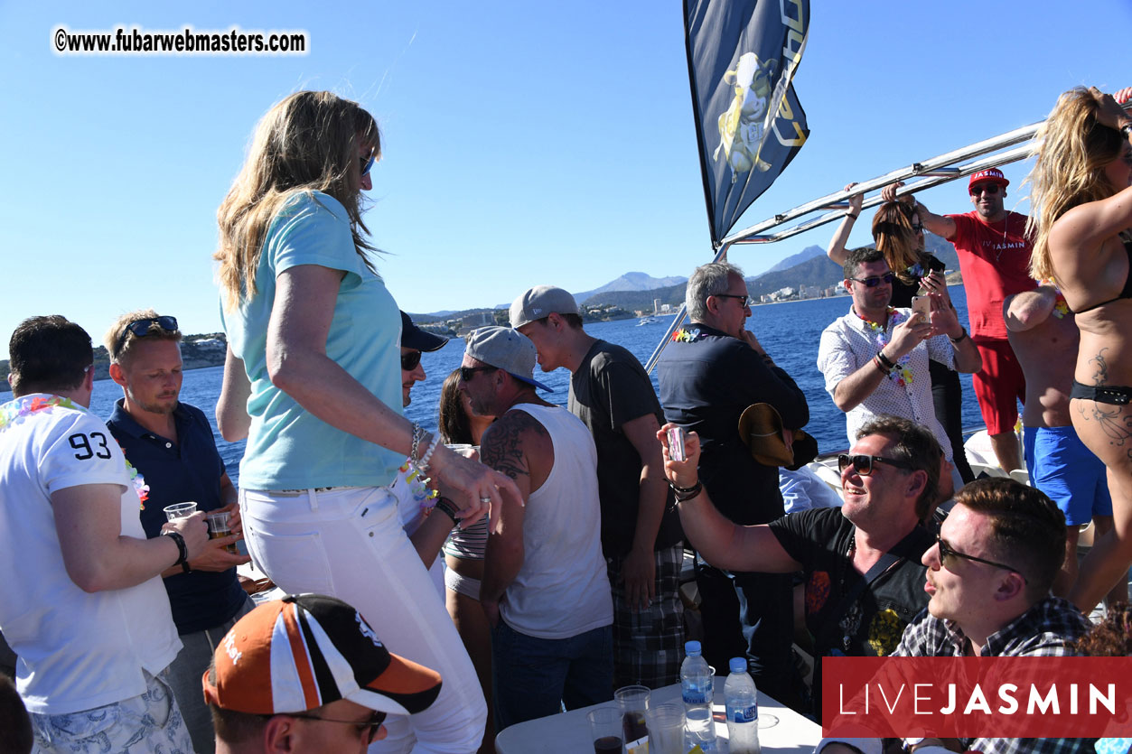 Boat Trip with Cool Drinks & Hot Girls