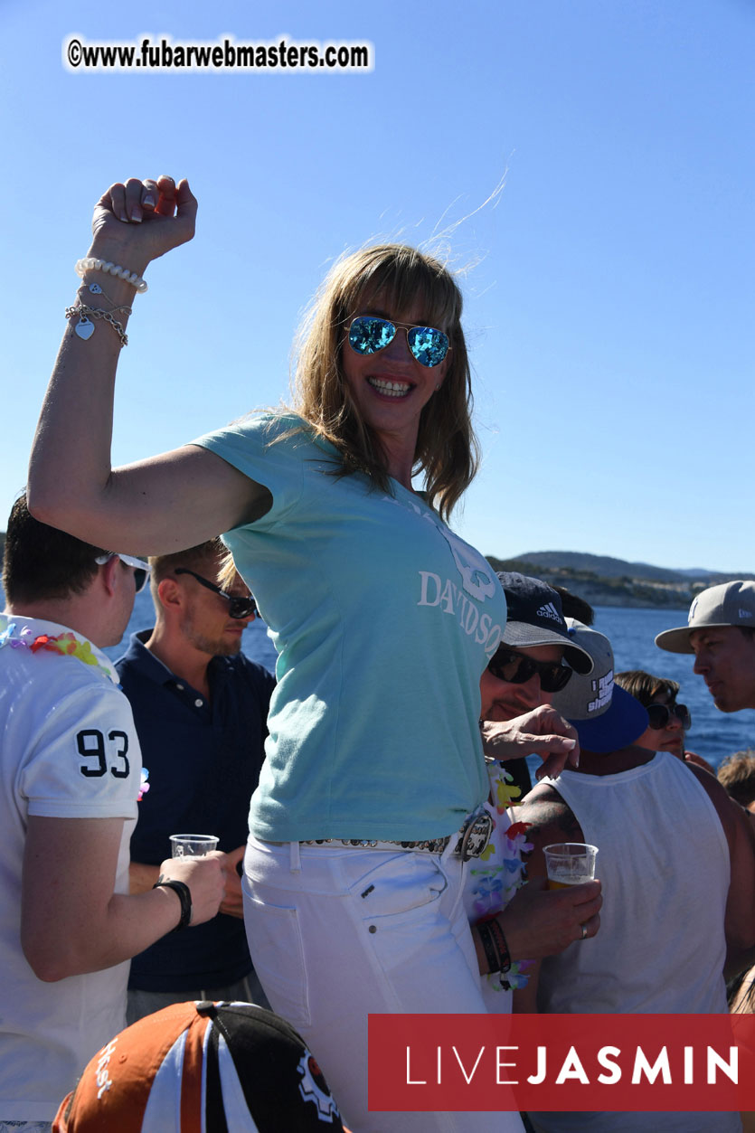Boat Trip with Cool Drinks & Hot Girls