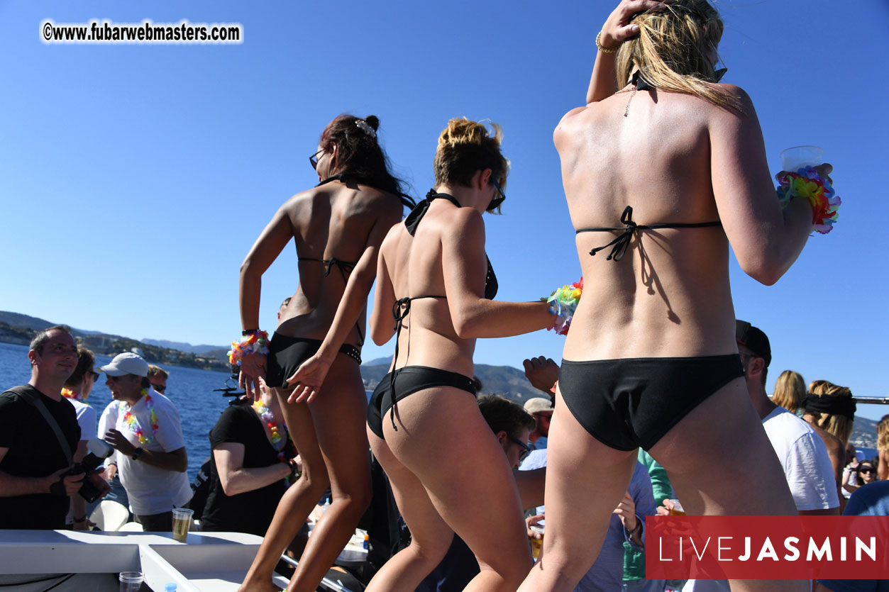 Boat Trip with Cool Drinks & Hot Girls