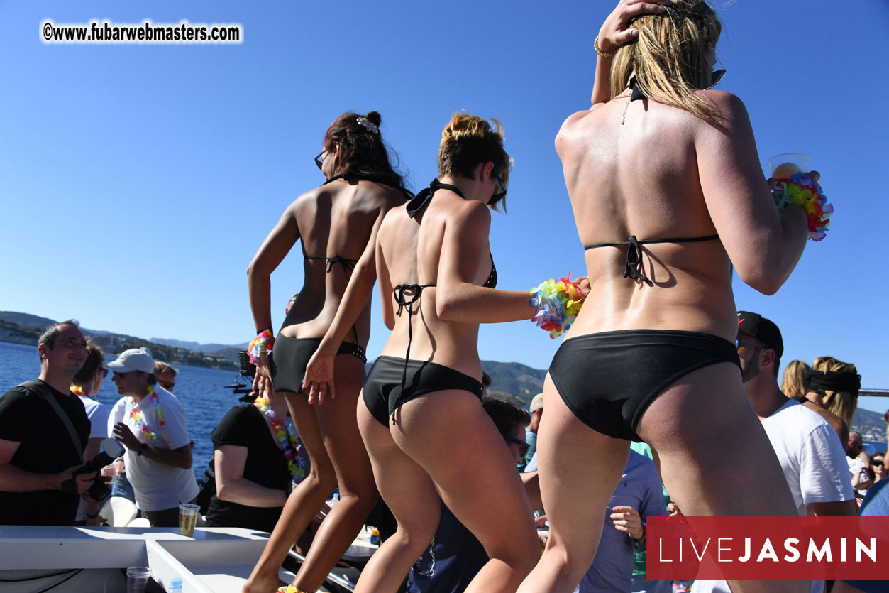 Boat Trip with Cool Drinks & Hot Girls