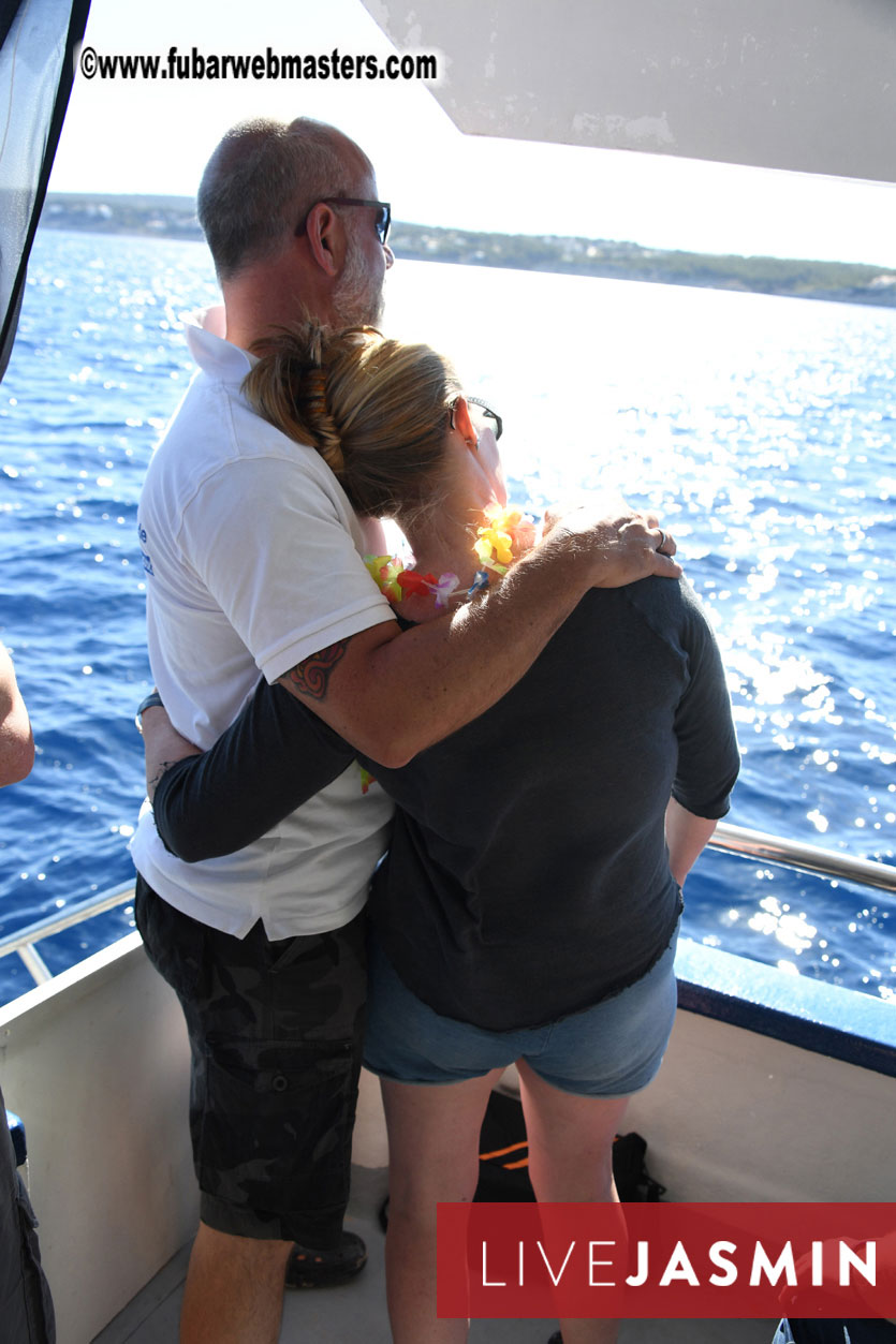 Boat Trip with Cool Drinks & Hot Girls