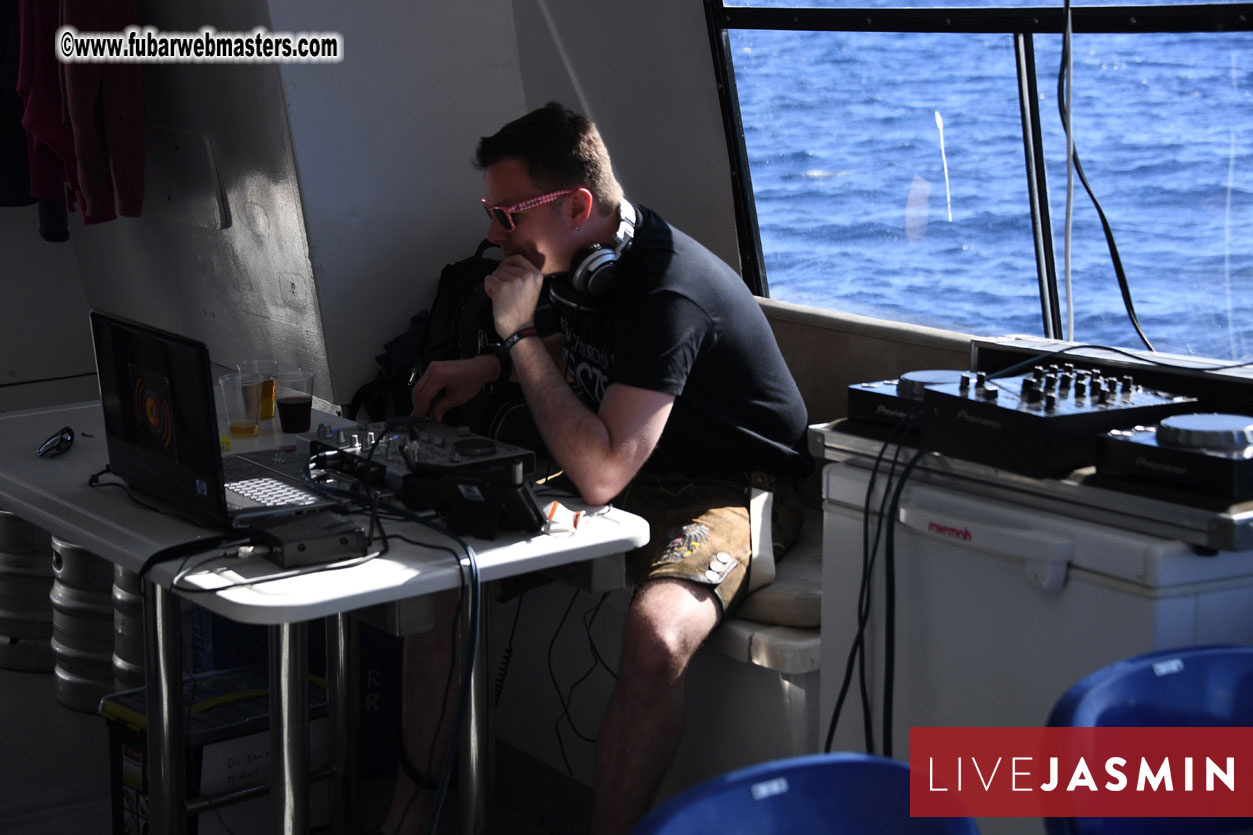 Boat Trip with Cool Drinks & Hot Girls