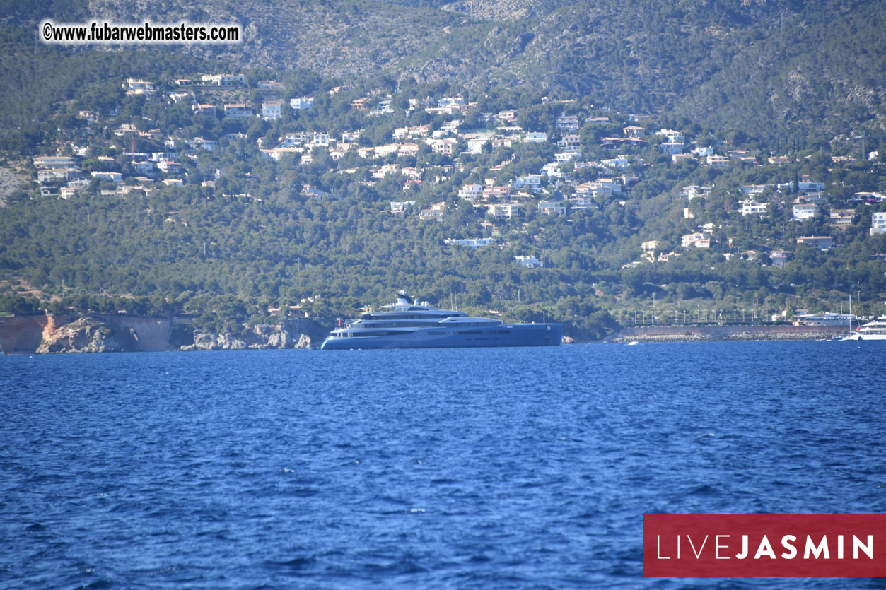 Boat Trip with Cool Drinks & Hot Girls