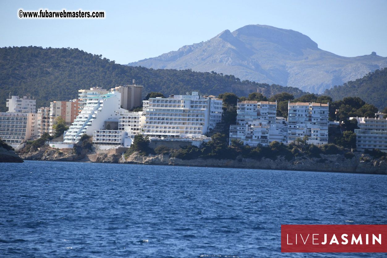 Boat Trip with Cool Drinks & Hot Girls