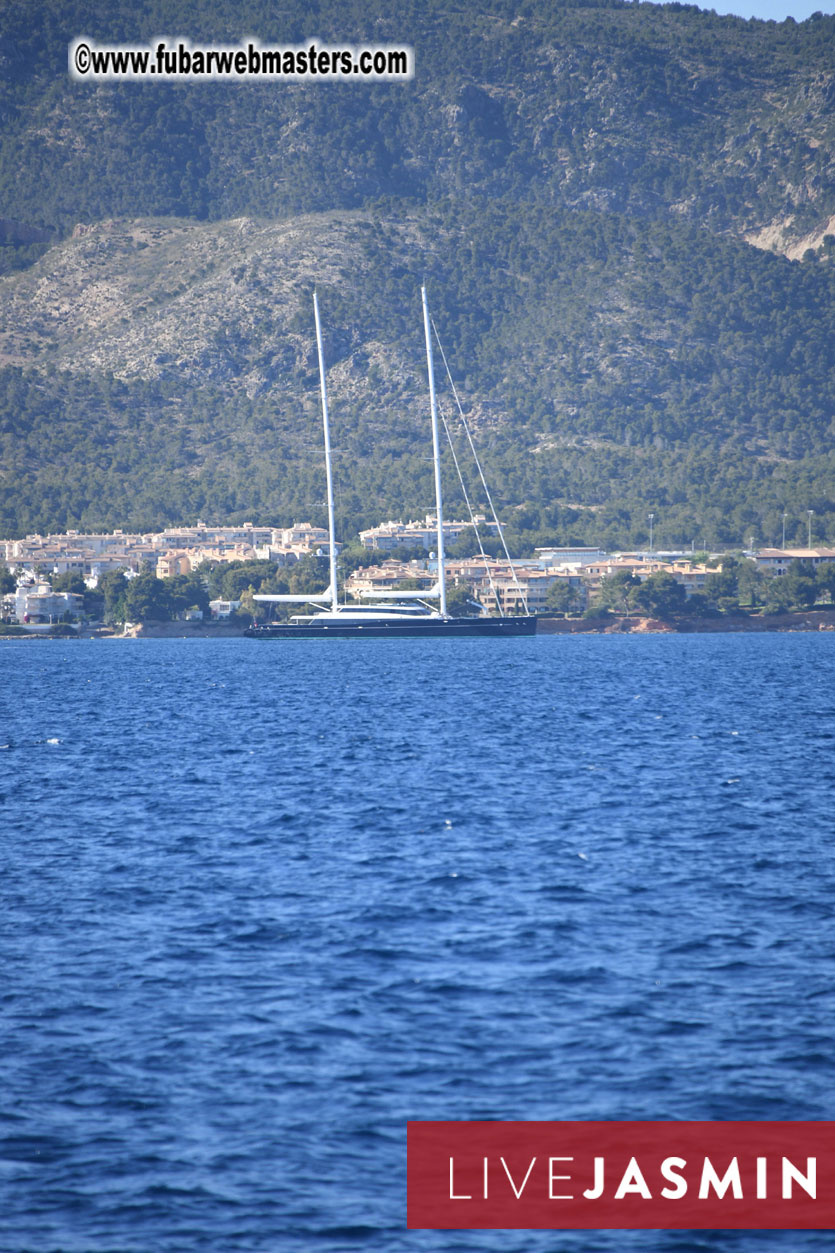 Boat Trip with Cool Drinks & Hot Girls