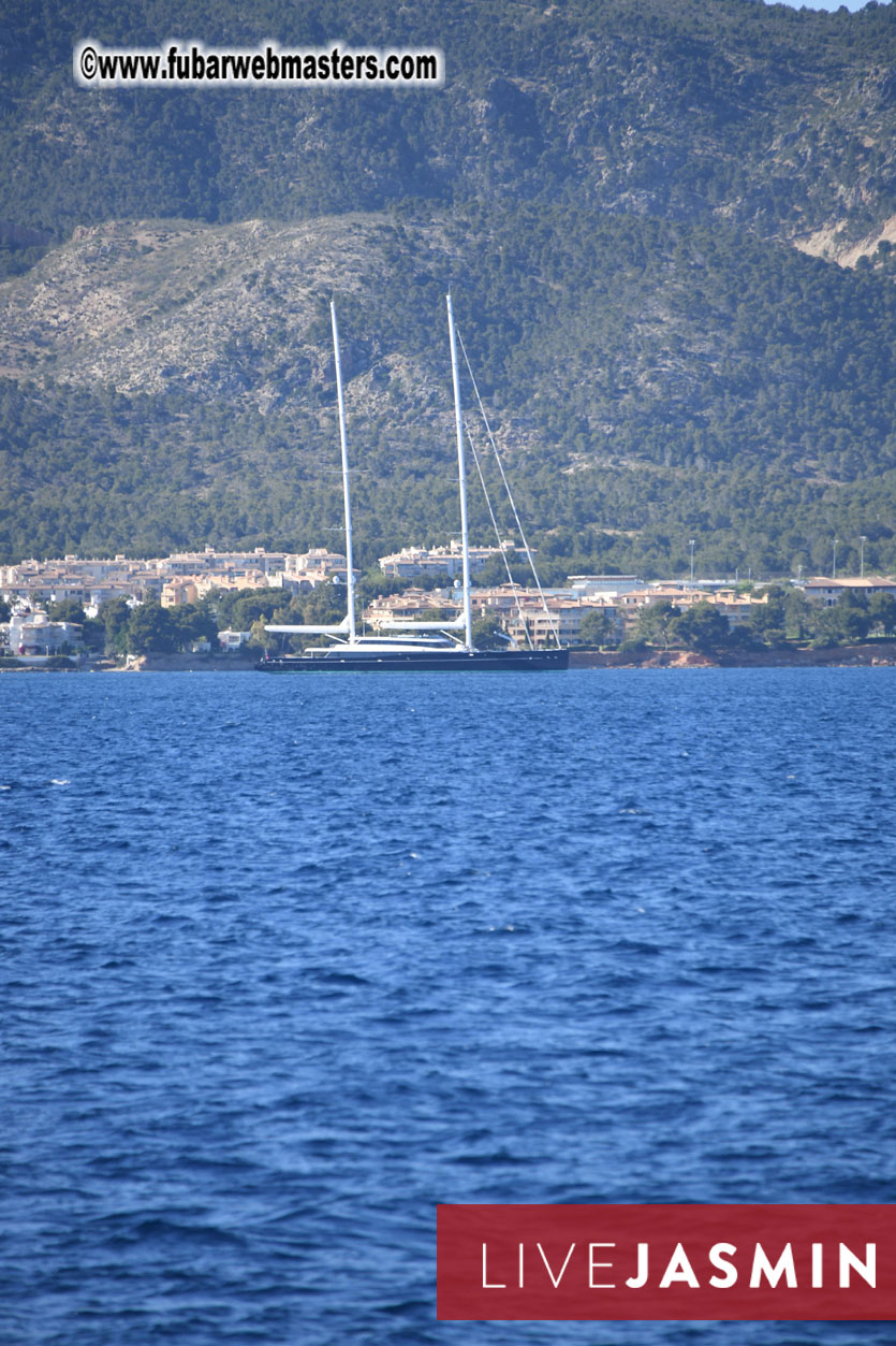 Boat Trip with Cool Drinks & Hot Girls